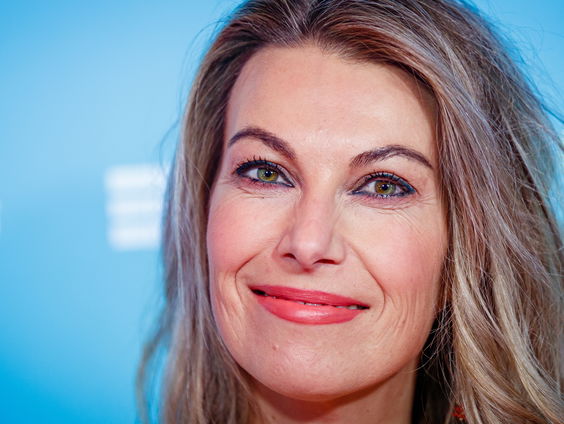 Susan Smit eert 'zuster in de kunst' Yvonne Keuls