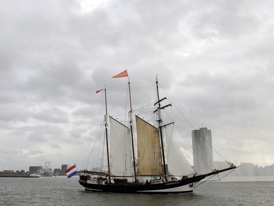 Historisch zeilschip 'Oosterschelde' terug in Rotterdam na Darwin-wereldreis