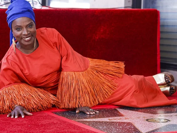 Eindelijk! Angélique Kidjo is de eerste zwarte Afrikaan met een ster op de Hollywood Walk of Fame