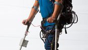 Kun je een hardloopwedstrijd lopen met een exoskelet?