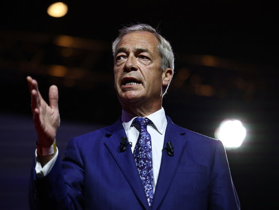 Farage vs. welbespraakte prullenbak & Midterms madness VS