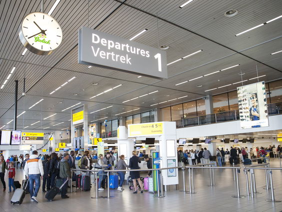 Waarom blijven jonge mensen kiezen voor lange vliegreizen?