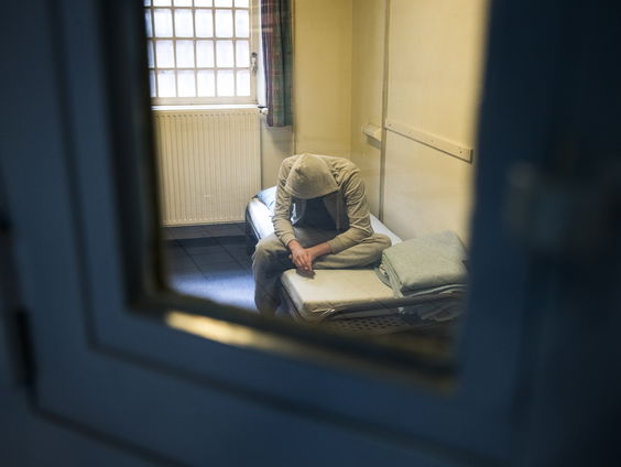 Jongeren die geronseld worden voor criminaliteit moeten beter worden beschermd