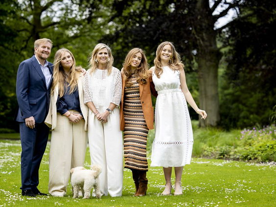 Stand.nl: 'Het Koninklijk Huis moet zich beperken tot ceremoniële functies'