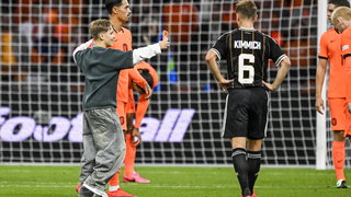 Stadionverbod en geldboete voor 13-jarige jongen die veld oprende: waarom d ...