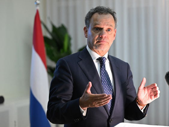 Nederland in de wereld na kabinetsval