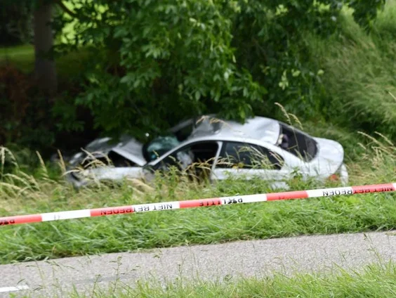 Auto raakt groep fietsers op schoolkamp: drie doden, onder wie twee kinderen
