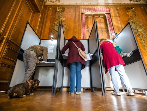 Nederland naar de stembus
