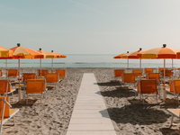 Hoe komen strandtenten aan medewerkers, nu steeds minder jongeren er willen werken?