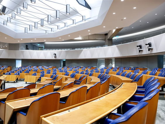 Stand.nl: Politici moeten zich meer met burgers bezighouden