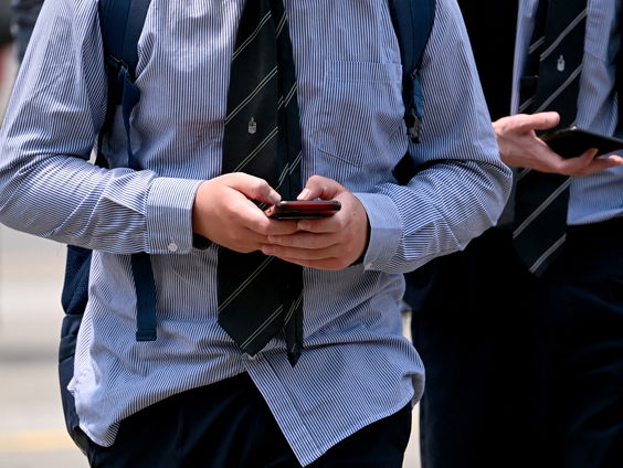 Feit of Fictie: Communiceren jongeren vooral met elkaar via sociale media en kan een verbod negatieve gevolgen hebben op de mentale gezondheid?