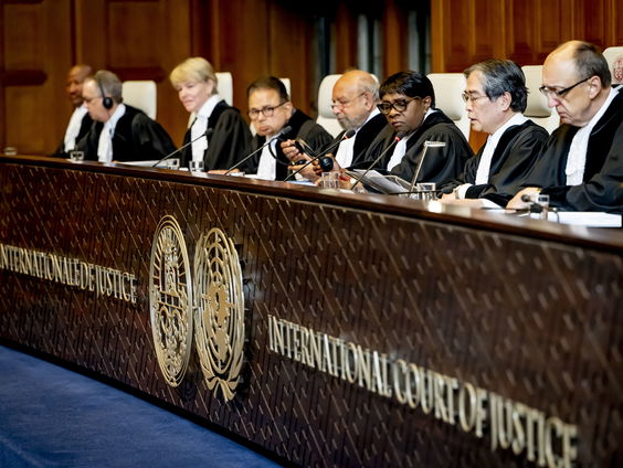 Wie verdedigt nog het internationaal recht?