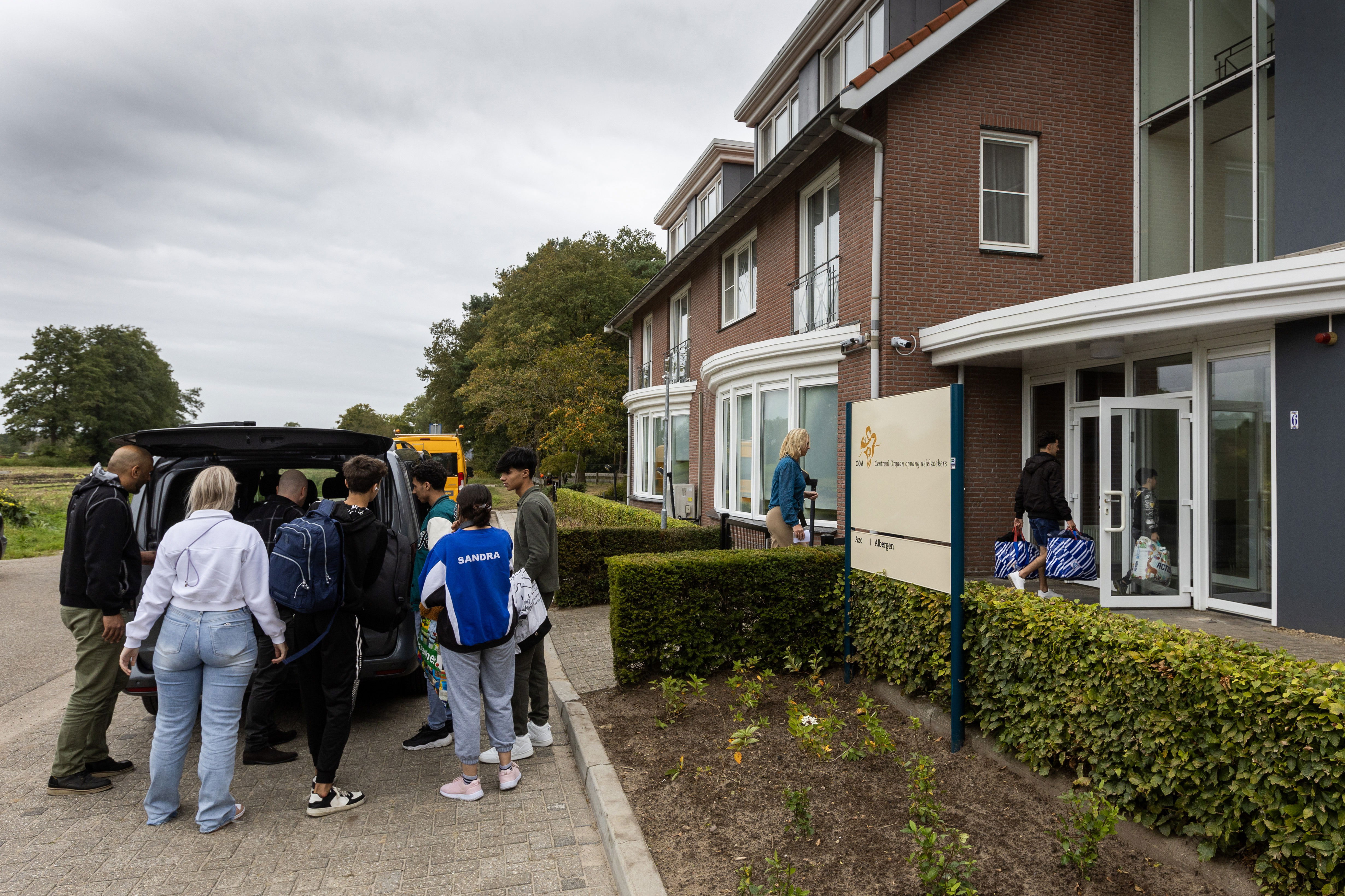 Eerste bewoners arriveren na onrust rond asielzoekerscentrum Albergen