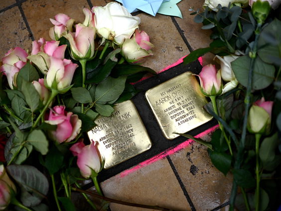 Nederlandse artiesten schrijven aangrijpende liedjes over Struikelstenen