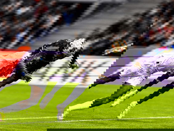 Voetbal en hersenschade: hoe gevaarlijk is koppen?