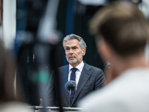 Politiek duiders Lars Geerts en Joost Vullings over de persconferentie van premier Schoof