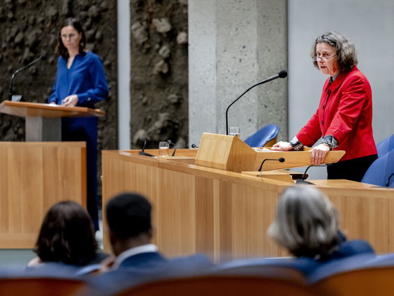 Faber weigert excuses over lintjes, morgen debat met Kamer