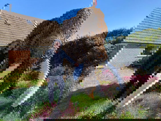 Paasvuur in Drents Erica? Barry deed hard zijn best om dat voor elkaar te krijgen