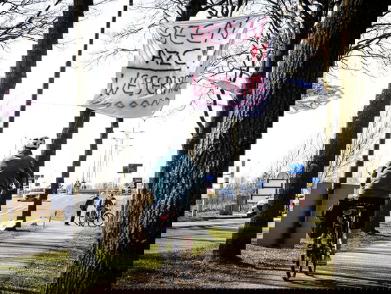 Asielopvangplekken gaan niet door na protesten van omwonenden