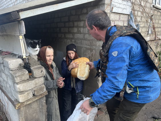 Bidden en evacueren aan het Oekraïense front