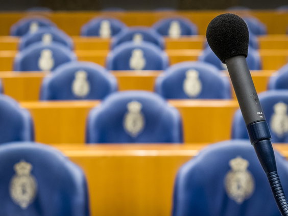 Moeten de partijen nog aan de bak tijdens het zomerreces?