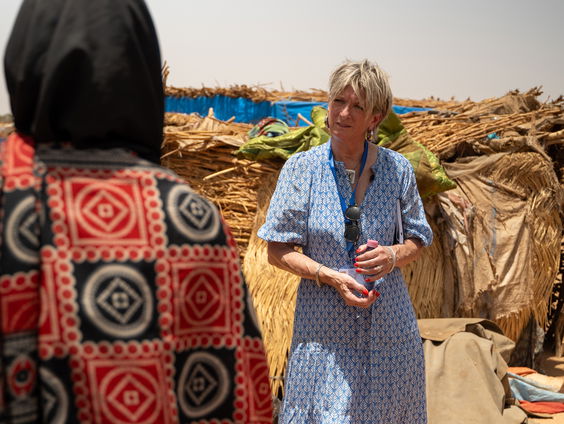 Tineke Ceelen, directeur Stichting Vluchteling, stopt (en adviseert Faber hetzelfde te doen).