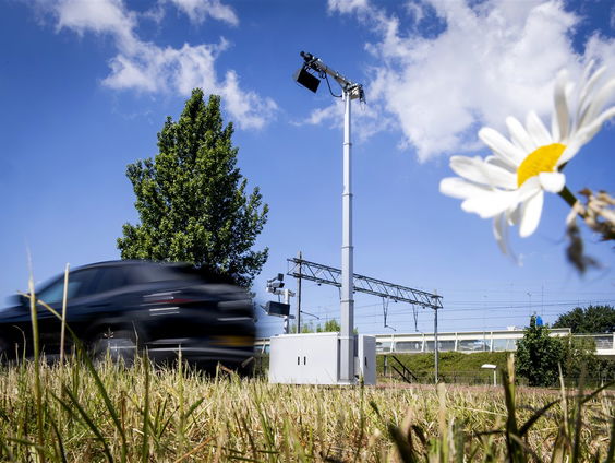 Stand.nl: 'Het succes van de focusflitser is beschamend'