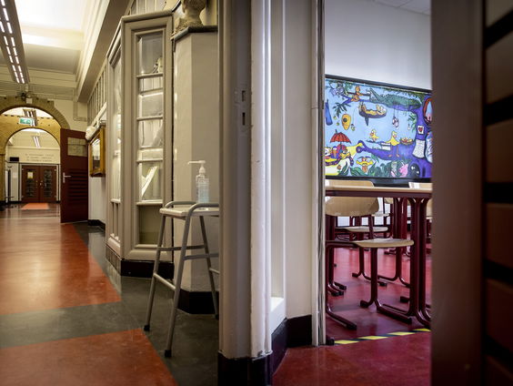 Welke richtlijnen hanteren universiteiten rondom studentenprotesten?