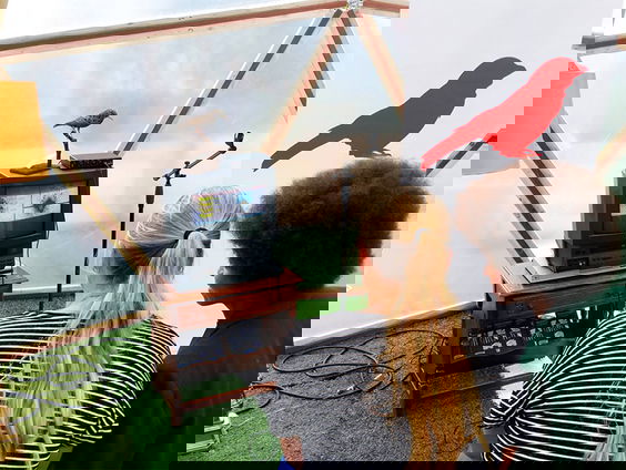 Zingen als een spreeuw of huilen als een wolf in de dierenkaraoke