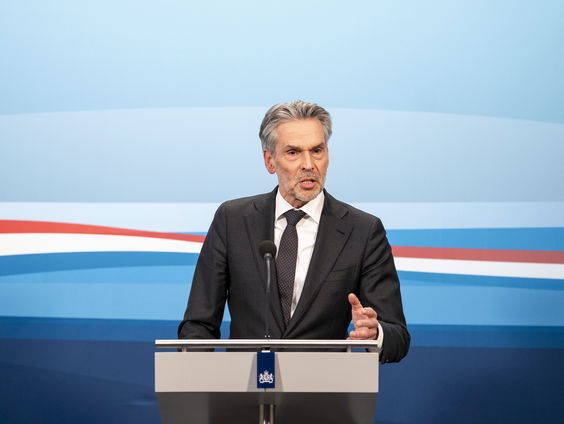 Schoffeert Schoof of wordt Schoof geschoffeerd?