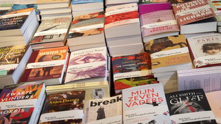 Jongeren houden het graag bij het lezen van een papieren boek