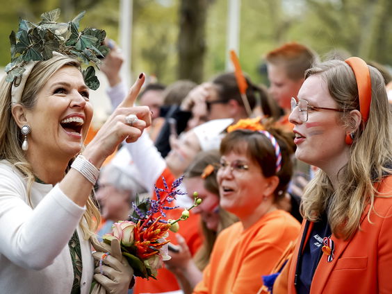 Koningsdag gaat door, koninklijke familie niet naar uitvaart Paus