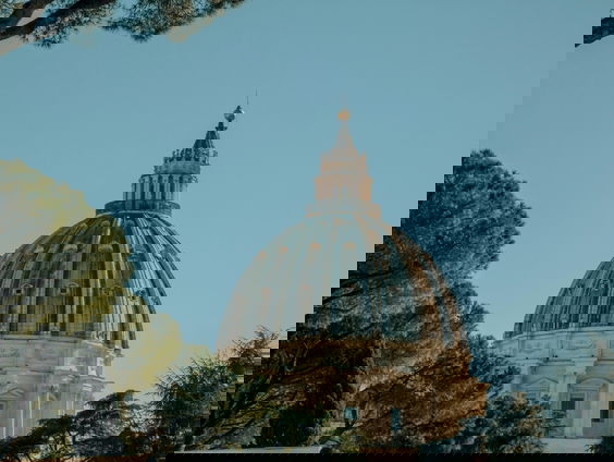 Antoine Bodar en Hendro Munstermann bespreken hun verwachtingen van Paus Leo XIV