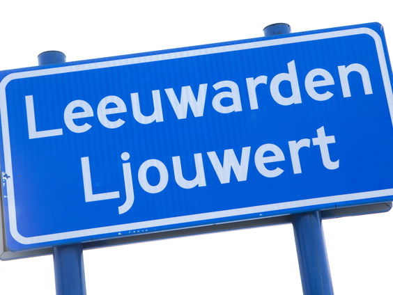 Vanaf volgend jaar tweetalige verkeersborden in Friesland - EenVandaag