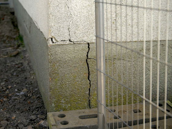 Net herstelde woningen langs kanaal Almelo-De Haandrik verzakken opnieuw