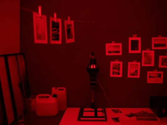 De donkere kamer is terug van weggeweest