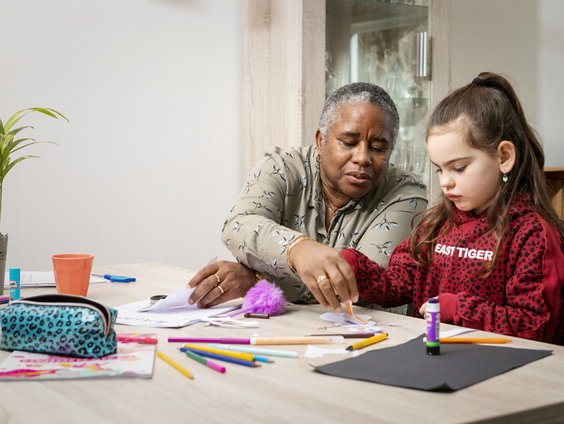 Steeds meer oma's en opa's raken uitgeput door oppassen