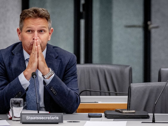 Staatssecretaris De Bat moet beslissen over locatie kerncentrale: Zeeland of Groningen?
