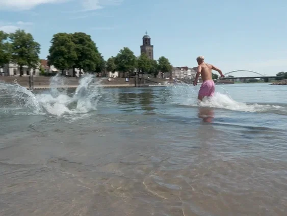 De gevaren van zwemmen in rivieren