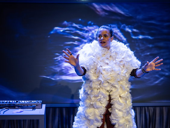 Kakelen als een kip bij theatervoorstelling 'Chicks in Dialogue'