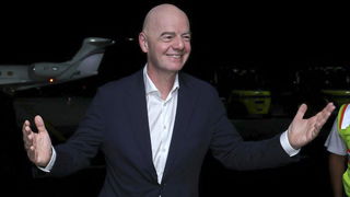 FIFA-baas Infantino wil verbanning Rusland opheffen. Hoe reëel is dat?