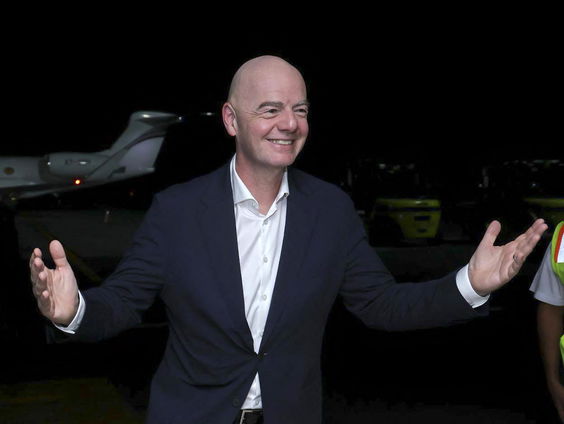 FIFA-baas Infantino wil verbanning Rusland opheffen. Hoe reëel is dat?