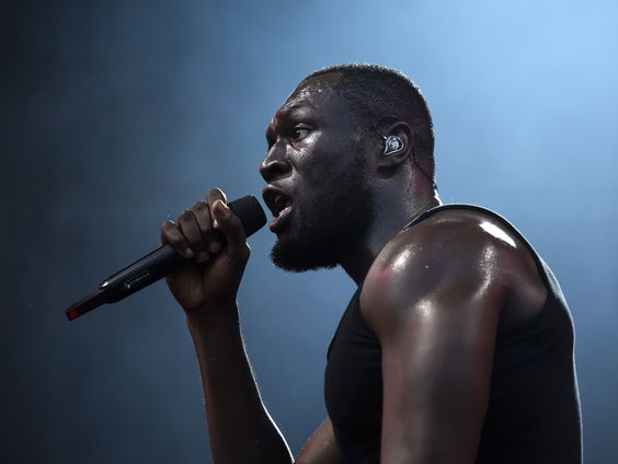 Waarom ontvangt Britse rapper Stormzy eredoctoraat van Universiteit van Cambridge?