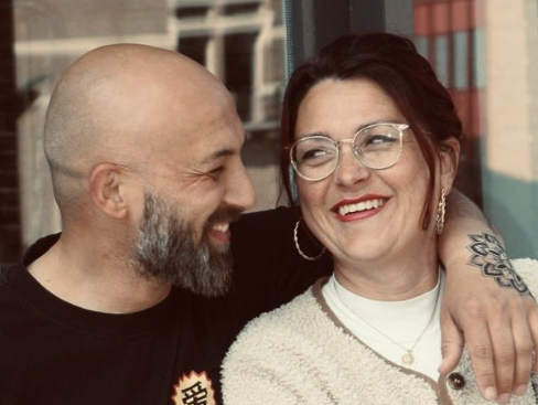 De koffiebar voor doven en slechthorenden laat van zich horen