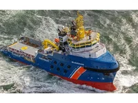 Drie reddingsboten in actie bij stuurloos schip ten noorden van Schiermonnikoog