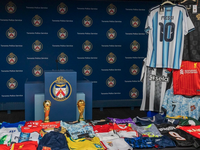 Handel in illegale voetbalshirts is miljoenenbusiness. Hoe herken je echt van nep?