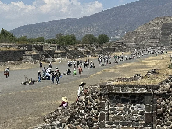 Man opent vuur bij Mexicaans tempelcomplex: 2 doden, 13 gewonden