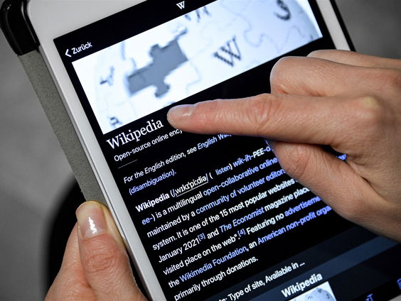 Wie zijn de vrijwilligers achter Wikipedia?