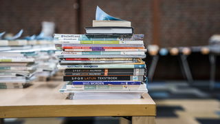 Scholen keren uitgevers de rug toe — maken ze straks hun eigen lesboeken?