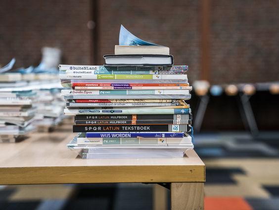 Steeds meer middelbare scholen werken met wegwerpboeken